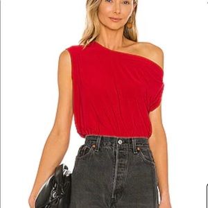 NORMA KAMALI RED OFF ONE SHOULDER TOP IN XS. ♥️